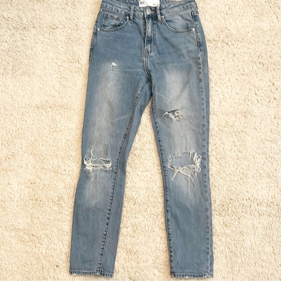 RSQ Distressed High waisted Mom Jeans size 25/1 - Picture 1 of 9